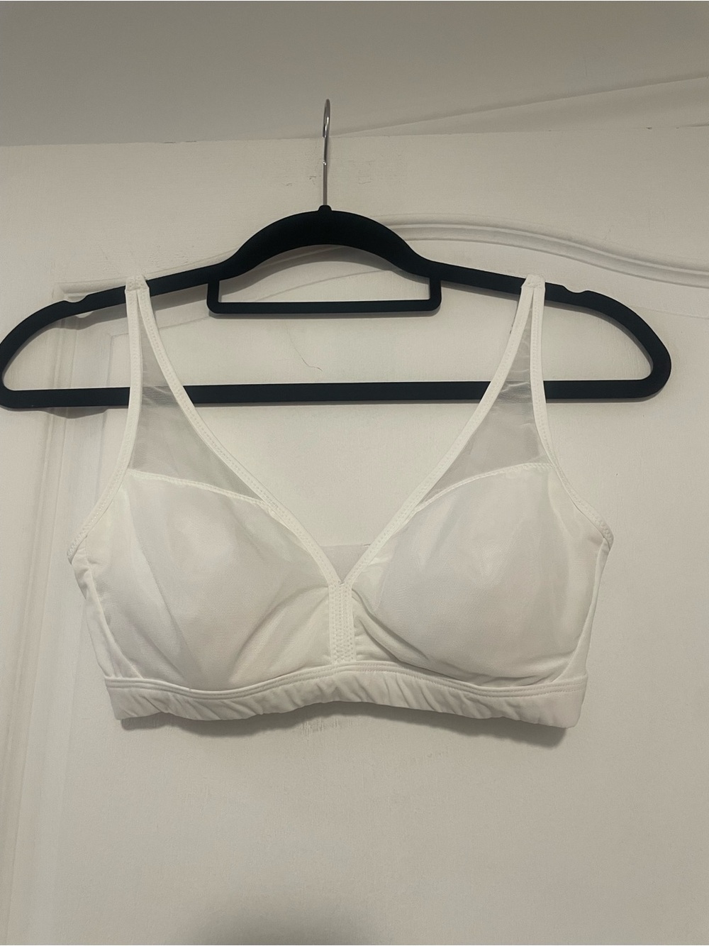 NWOT Miiyu Lightweight White Wireless Bralette with Sheer Panel, Size Medium